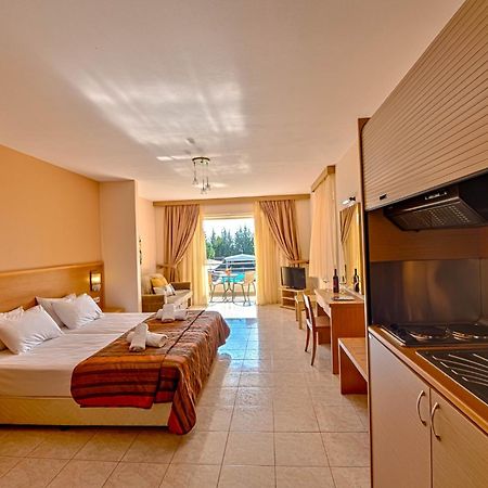 Anilio Plaza Aparthotel Zacharo Rum bild