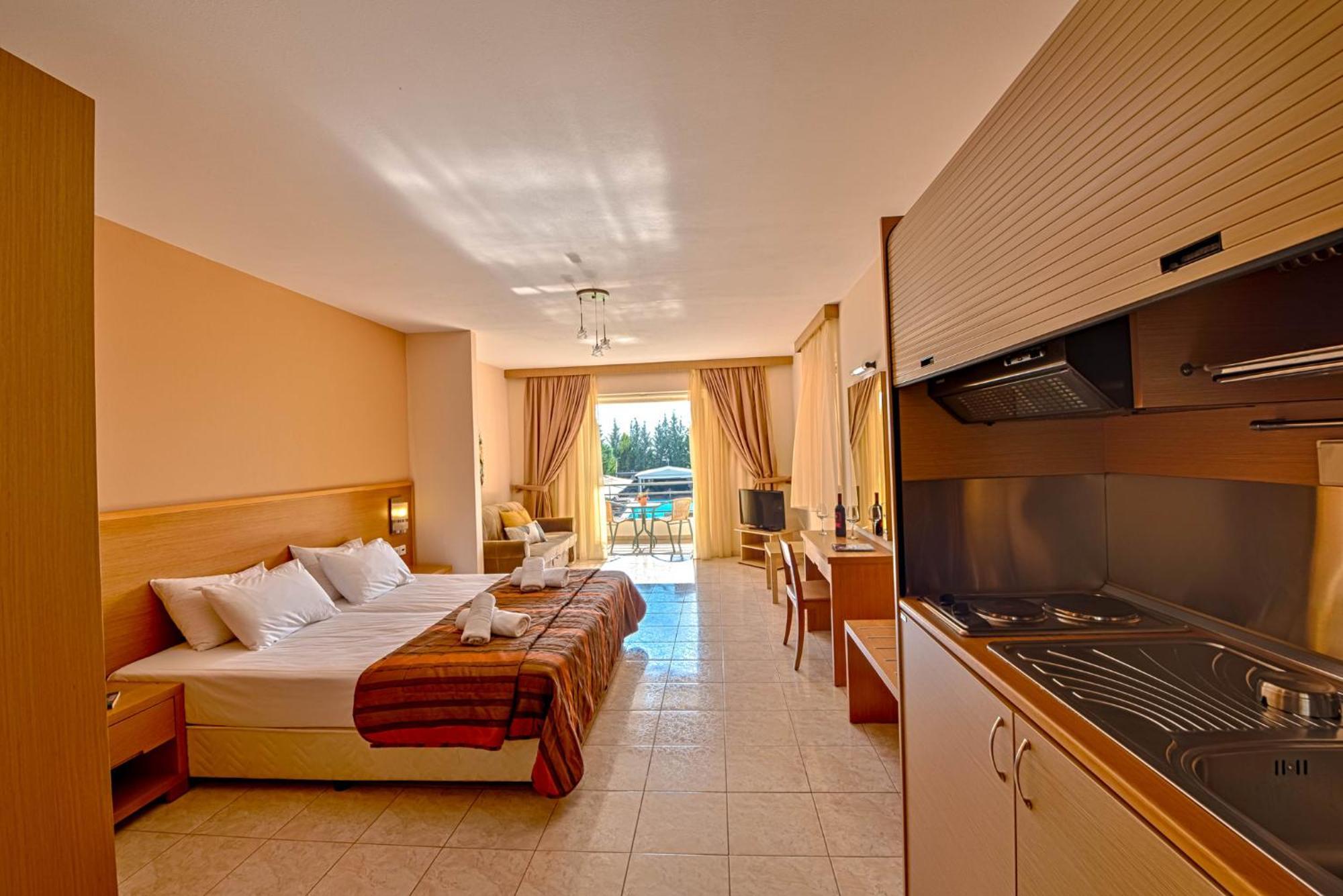 Anilio Plaza Aparthotel Zacharo Rum bild