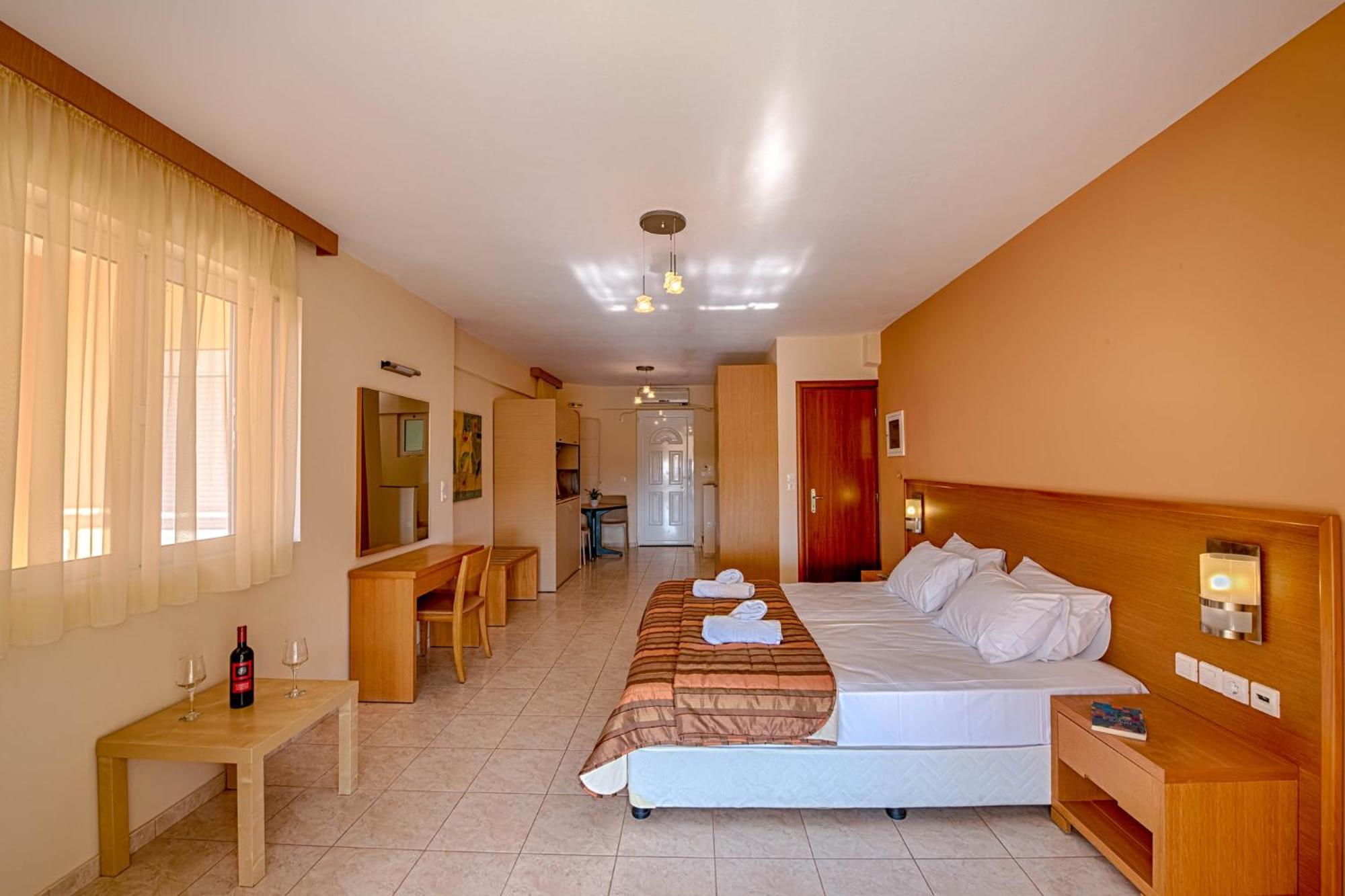 Anilio Plaza Aparthotel Zacharo Rum bild